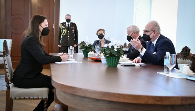 Президент обсудил с министром образования школьный скрининг и Даугавпилс