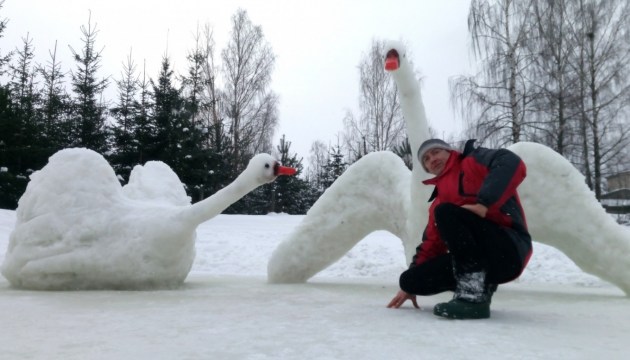 Станислав из Свенте вот уже 20 лет лепит потрясающие фигуры из снега