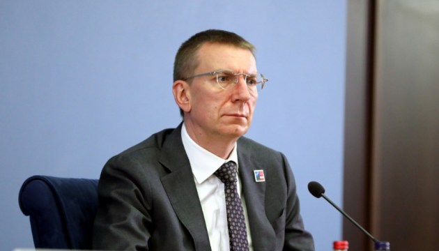 Глава МИД: Визы гражданам России выдаются в редких случаях по гуманитарным соображениям