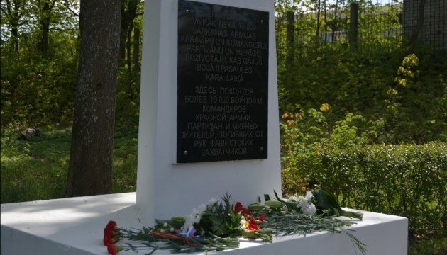 Предлагается запретить мероприятия рядом со всеми памятниками советской армии