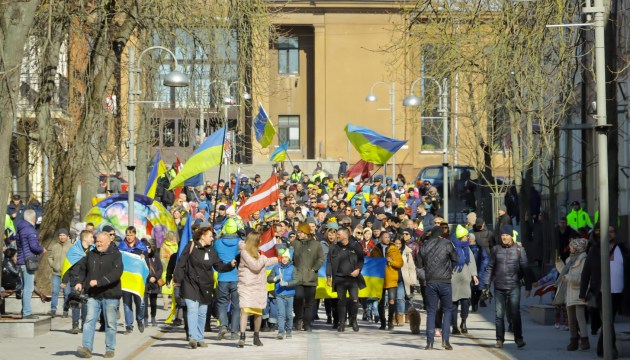В Даугавпилсе прошло шествие в поддержку Украины