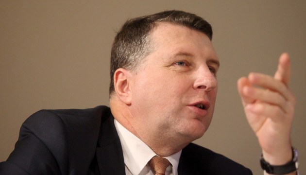 Экс-президент Вейонис предложил решение насчет памятника «Победы»