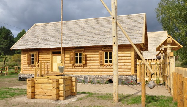 Обновленная старообрядческая деревня «Слутишки» ждет гостей