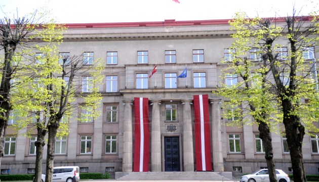 За попытку поджечь здание правительства мужчина получил условный срок 