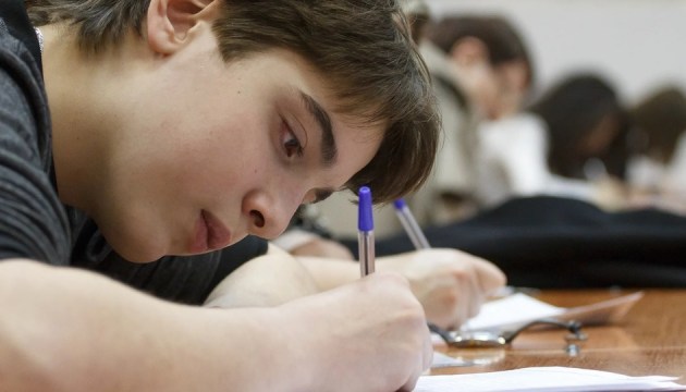 От экзаменов освобождены 10% латвийских выпускников, местами цифра достигает 90%