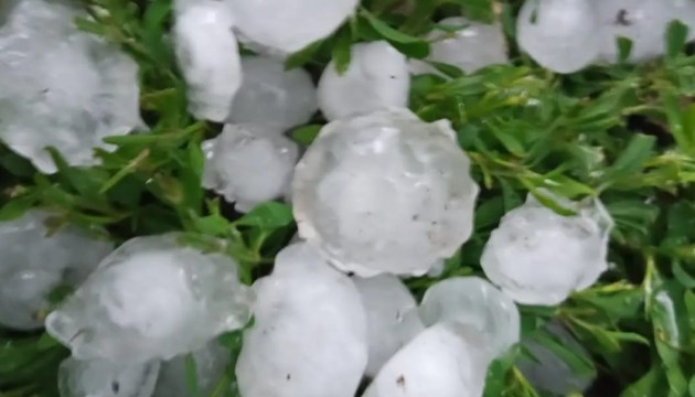 В Вишках выпал гигантский град (ВИДЕО)