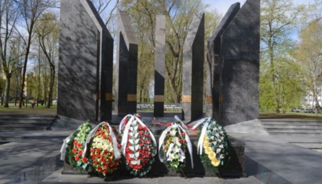 Депутаты проголосовали за то, чтобы оспорить демонтаж памятников в Конституционном суде