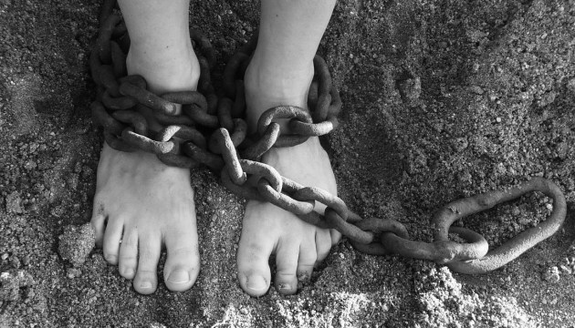 За год выявлен 61 случай торговли людьми. Бюро омбудсмена советует быть очень осторожными