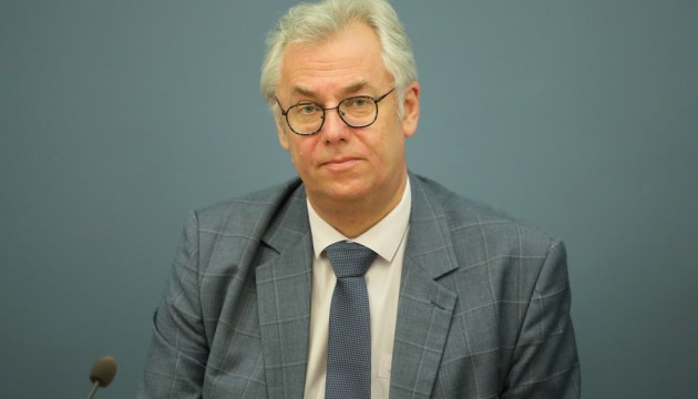 Инфектолог: не исключено, что в общественных местах вновь придется использовать маски