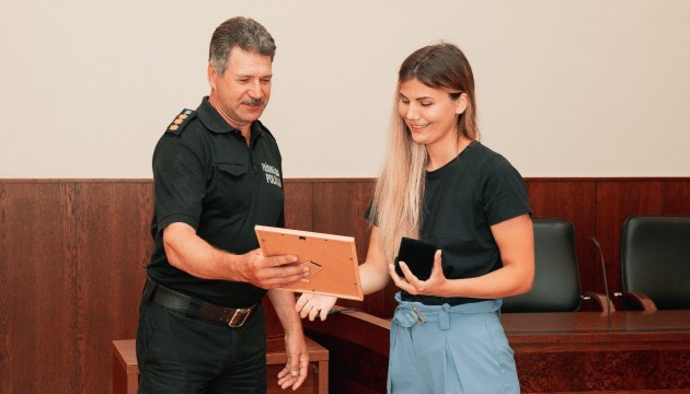 Девушку, нашедшую 4-летнего ребенка, сегодня наградили