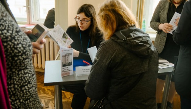 В Риге пройдет 6-я биржа труда для жителей Украины