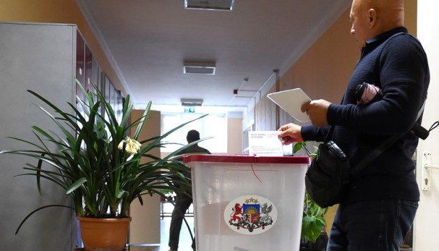 Предлагают разрешить голосование на выборах в Сейм с просроченными документами