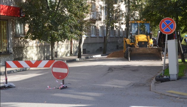 Сезон ремонта дорог в Даугавпилсе продолжается