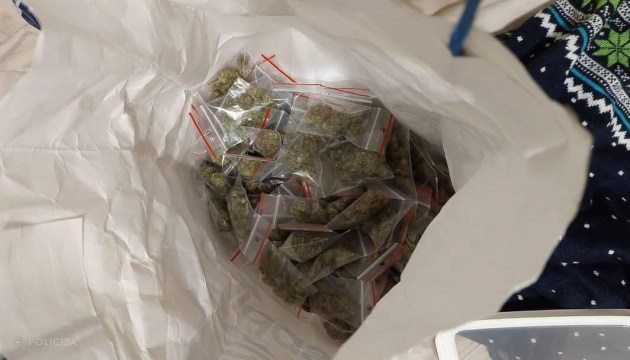 В центре Риги Госполиция задержала семь человек за хранение и продажу наркотиков