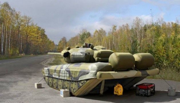 У Латвийской армии есть макеты тяжелого вооружения