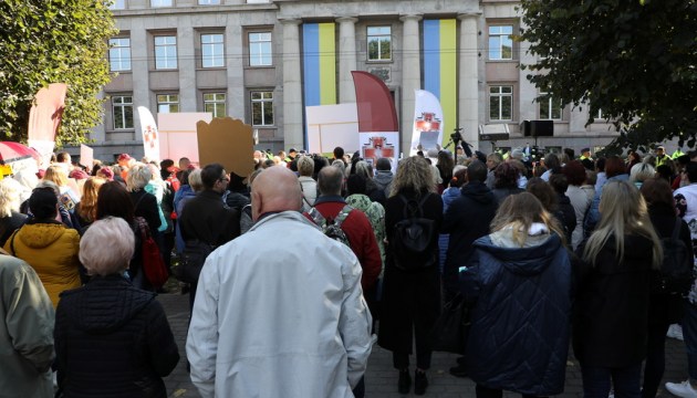 �� ������� � ������ ������������� ��������� ����� 500 �������