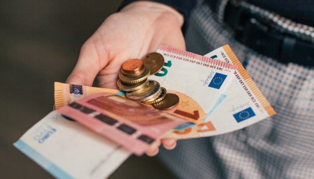 Эксперт: повышение «минималки» приведет к росту цен на товары и услуги