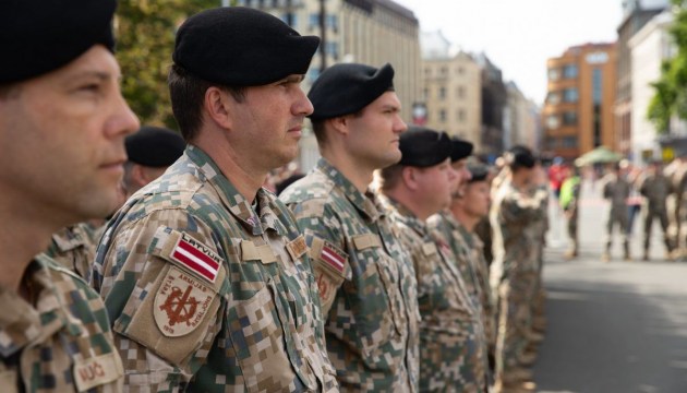 Обязательный призыв студенты просят заменить военным курсом в вузах