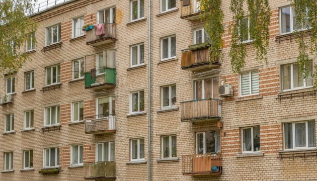 Балконные страсти: по 1000 евро за штуку