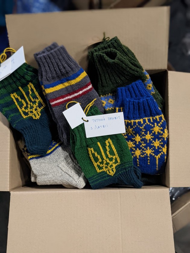Для раненых солдат в Украине призывают жертвовать вязаные носки и рукава