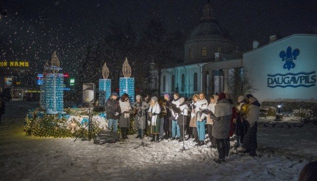 Фотофакт: зажглась первая свеча Адвента