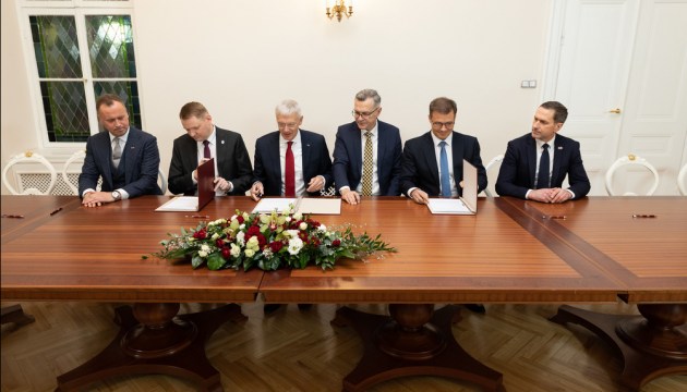 Подписан договор о сотрудничестве между тремя партиями будущей коалиции