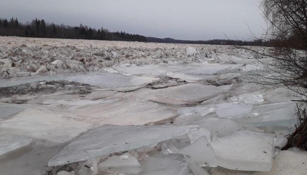 Ледяной затор в окрестностях Екабпилса растянулся на 25 км