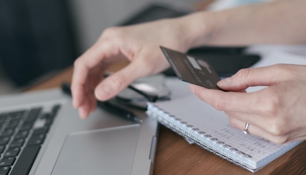 «... Всего 6,40 евро»: жители поделились, сколько денег остается в их кошельках после оплаты счетов