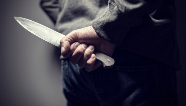 Вчера на НС агрессивный мужчина «тыкал ножом в прохожих». Полицию вызывать не торопились… (ДОПОЛНЕНО)