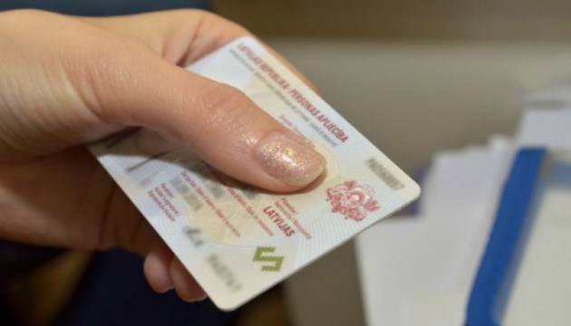 Возможно, от плана сделать eID-карты обязательными с 1 мая откажутся: УДГМ не справляется