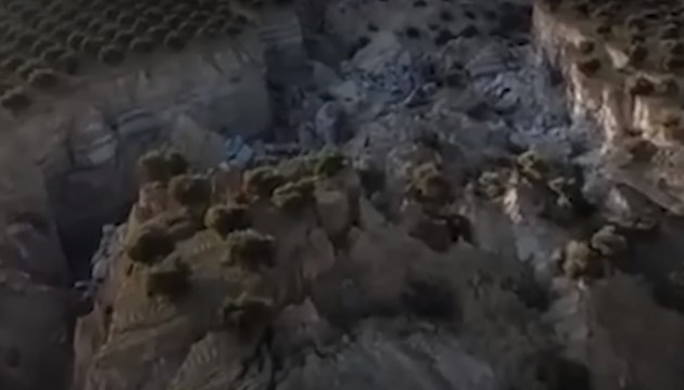 В Турции после землетрясения сняли на видео гигантский разлом