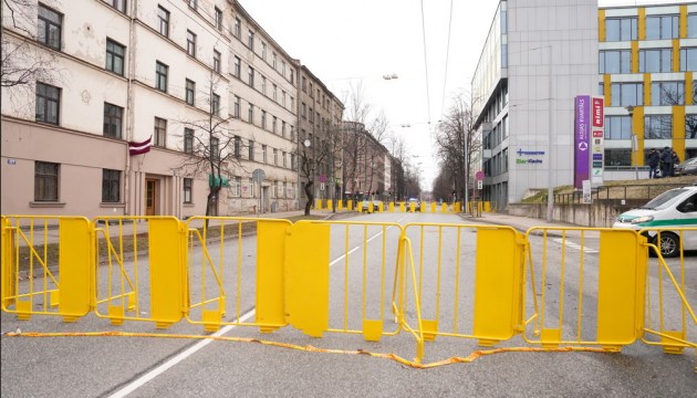 Трещины на столичном жилом доме: эвакуация жителей и перекрытие улицы