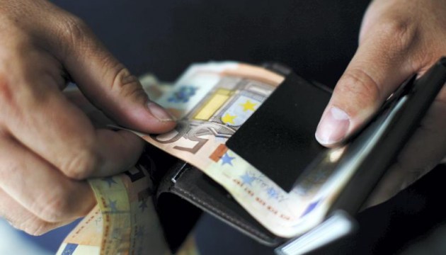 В Литве минимальная зарплата превысит 900 евро