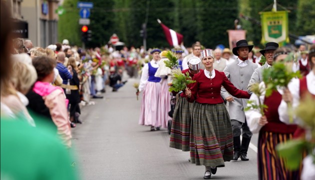 � ���� ������ ������� ���������� XXVII �������������� ��������� ����� � XVII ��������� ����� (+����)