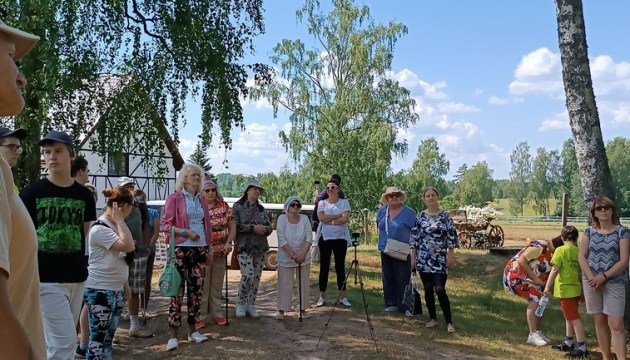 Кормили лошадей и ели суп из крапивы. Инвалиды съездили на конный двор
