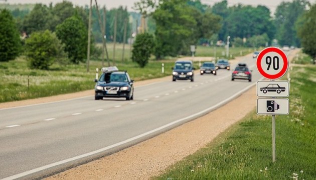 Начал работать первый в Латвии радар контроля средней скорости