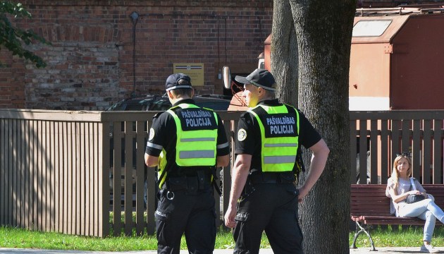 Состоялся суд над двумя полицейскими, сломавшими ребро задержанному