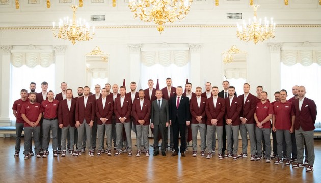 Президент встретился с мужской сборной Латвии по баскетболу, пожелав удачи в финале Кубка мира