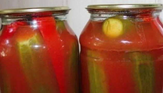Оригинальная заготовка на зиму - огурцы в томатном соке