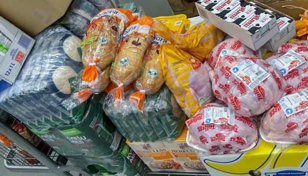 Российские пенсии выплачивают. Но добровольцы продолжат помогать людям