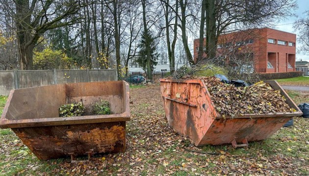Из города вывезли уже 139 тонн листьев и травы; впереди последние три дня акции