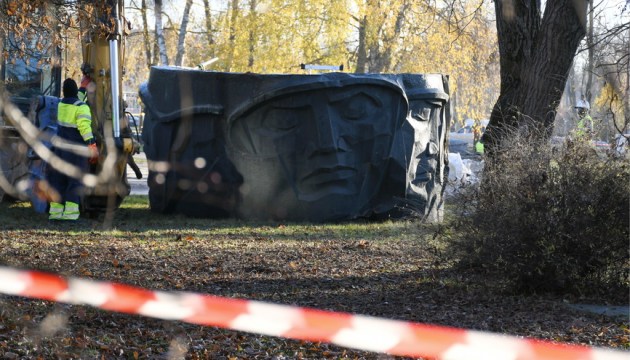 Суд Сатверсме: требование к самоуправлениям снести памятники, прославляющие советский режим, законно