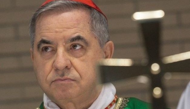 Впервые в истории Ватикана: кардинала Беччу приговорили к тюремному сроку