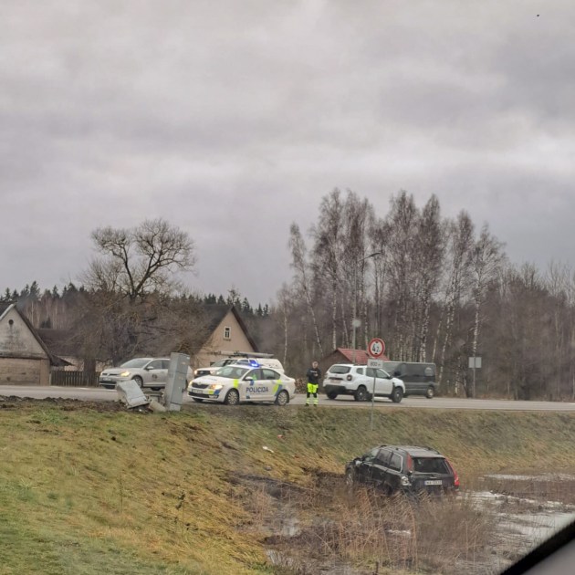 Во вчерашних авариях пострадали только машины