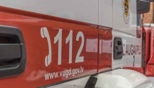 Утечку дизельного топлива под Даугавпилсом ликвидировали 12 спасателей