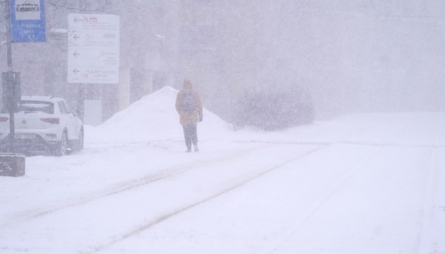 В выходные циклон принесет в Латвию еще больше снега и метелей
