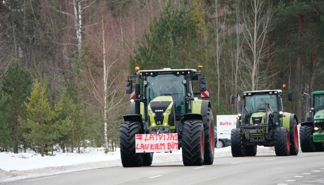 Акция протеста: техника въехала в Даугавпилс (ФОТО, ВИДЕО)