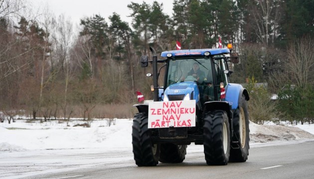 Акция протеста: техника въехала в Даугавпилс (ФОТО, ВИДЕО)