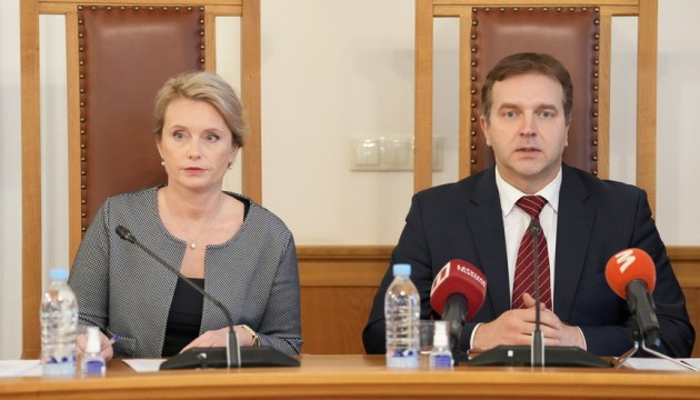 Чуда не произошло: суд Сатверсме признал конституционной норму, обязывающую российских граждан сдать госязык для получения ВНЖ