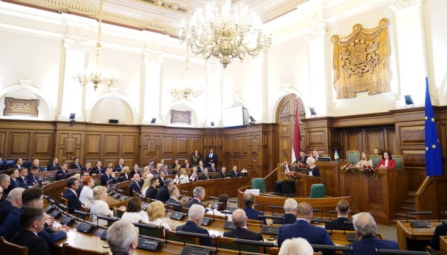 Меж двух огней: почему партия теряет доверие избирателей
